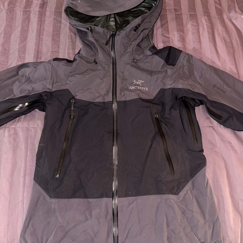 Arc'teryx Two-Tone Gray/Black Ski/Snow Jacket